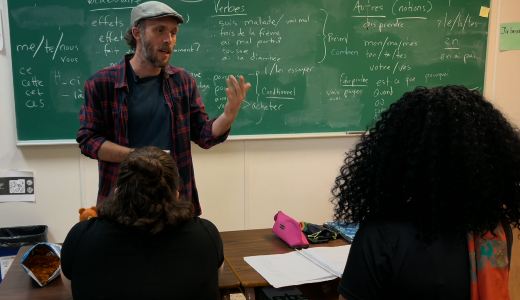 Les défis du programme de francisation L’un des organismes communautaires latino-américains les plus connus de la ville de Sherbrooke et de la région de l’Estrie est né pendant la pandémie de COVID-19, alors que la communauté devait composer avec les mesures sanitaires et les périodes de confinement à domicile.